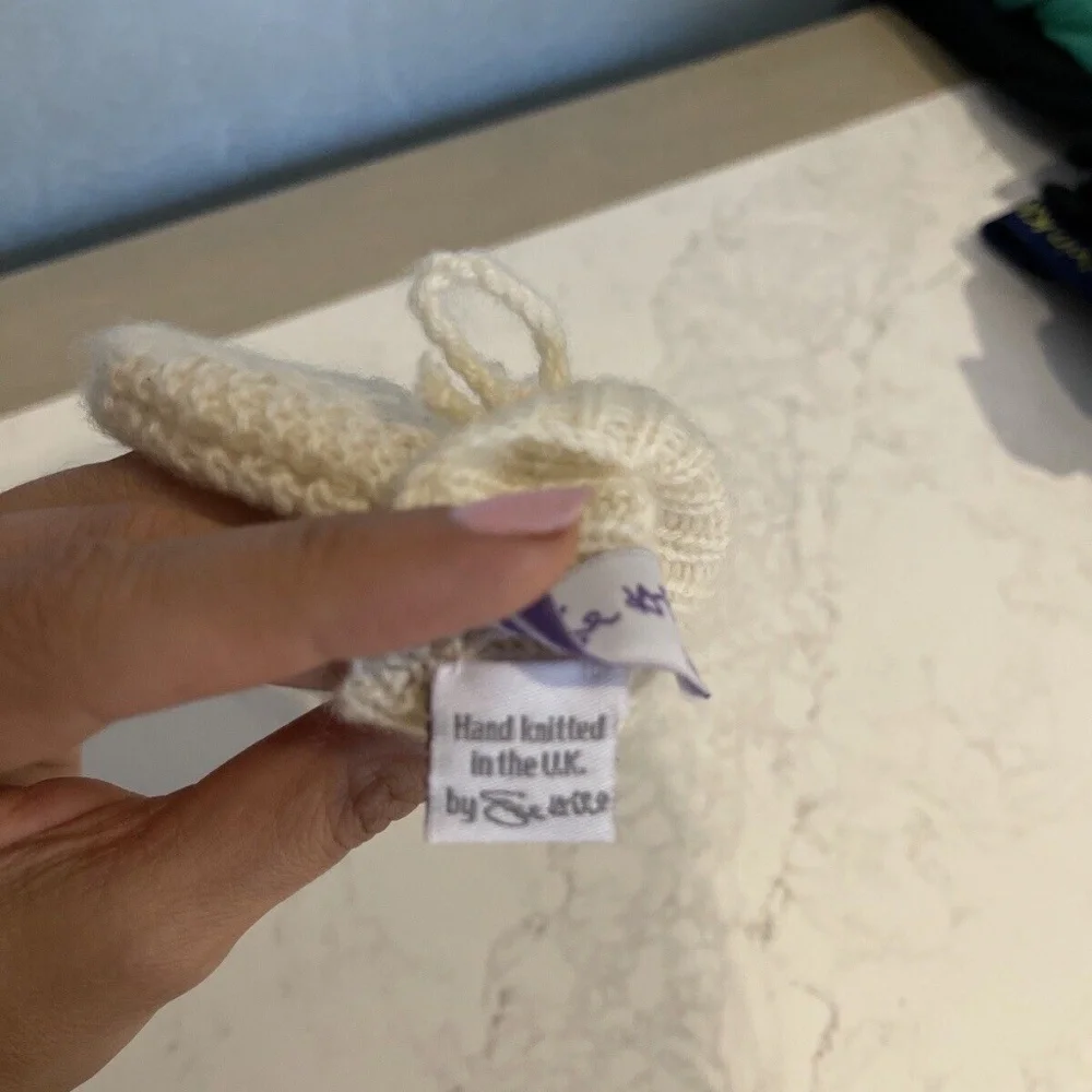 100% cashmere baby ivory knit mittens 6-12 months